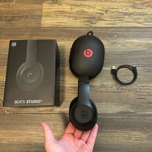 Beats Studio3 Wireless Noise Cancelling Headphones - Matte Black - Picture 2 of 9